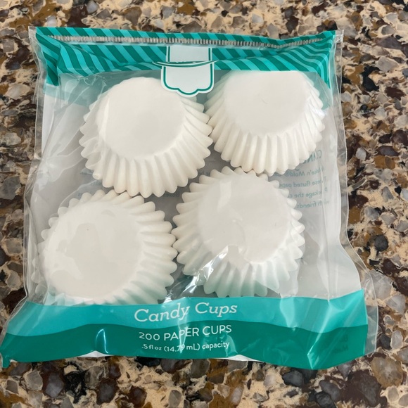 Valentine Treat Bags and Heart Mold New - Picture 2 of 5